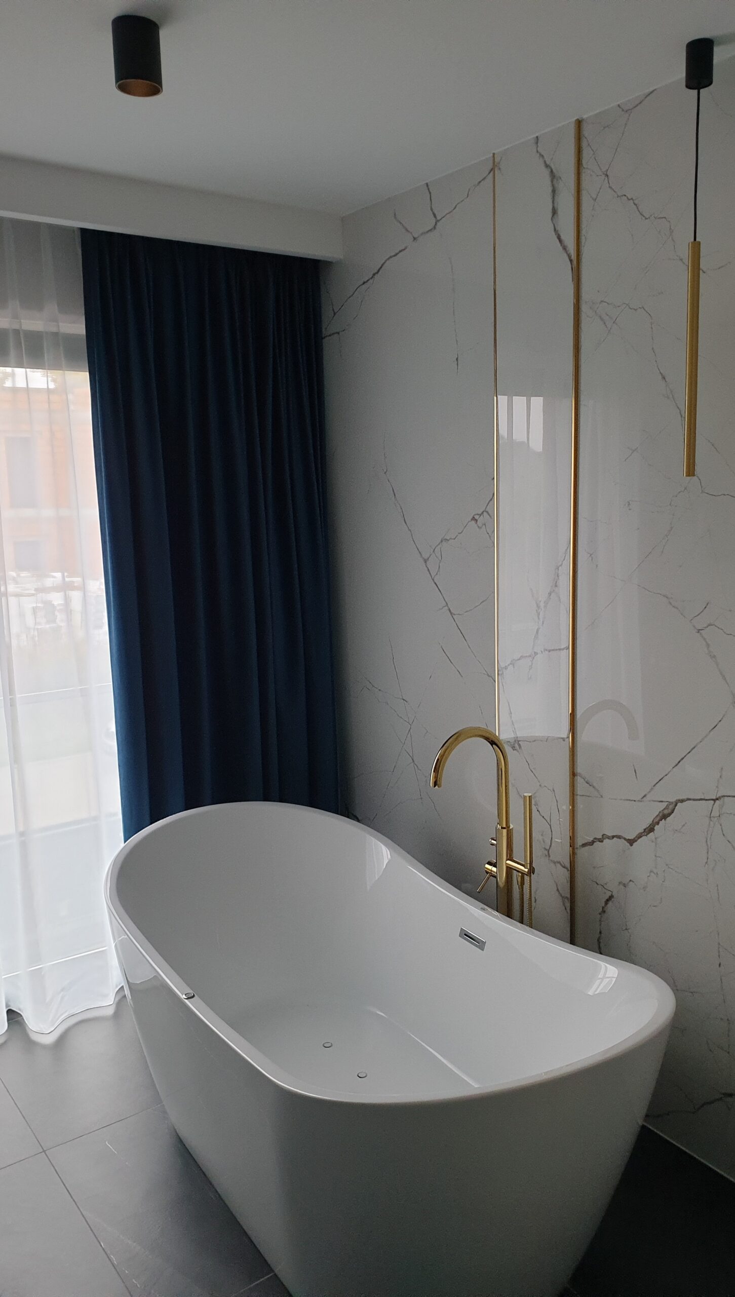 Zasłona i firana w łazience