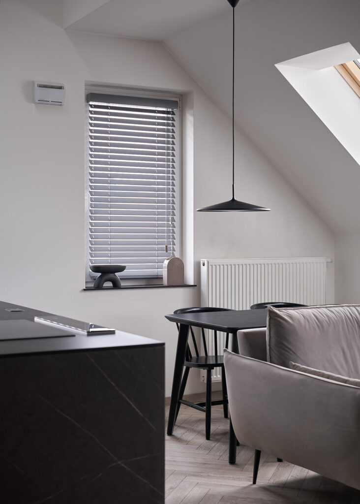 Żaluzja drewniana w jadalni