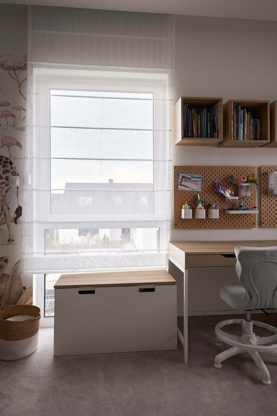 Roleta rzymska dekoracyjna do polowy okna